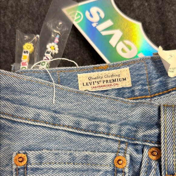 Levi's PRIDE Women's Blue Jeans - Picture 10 of 10